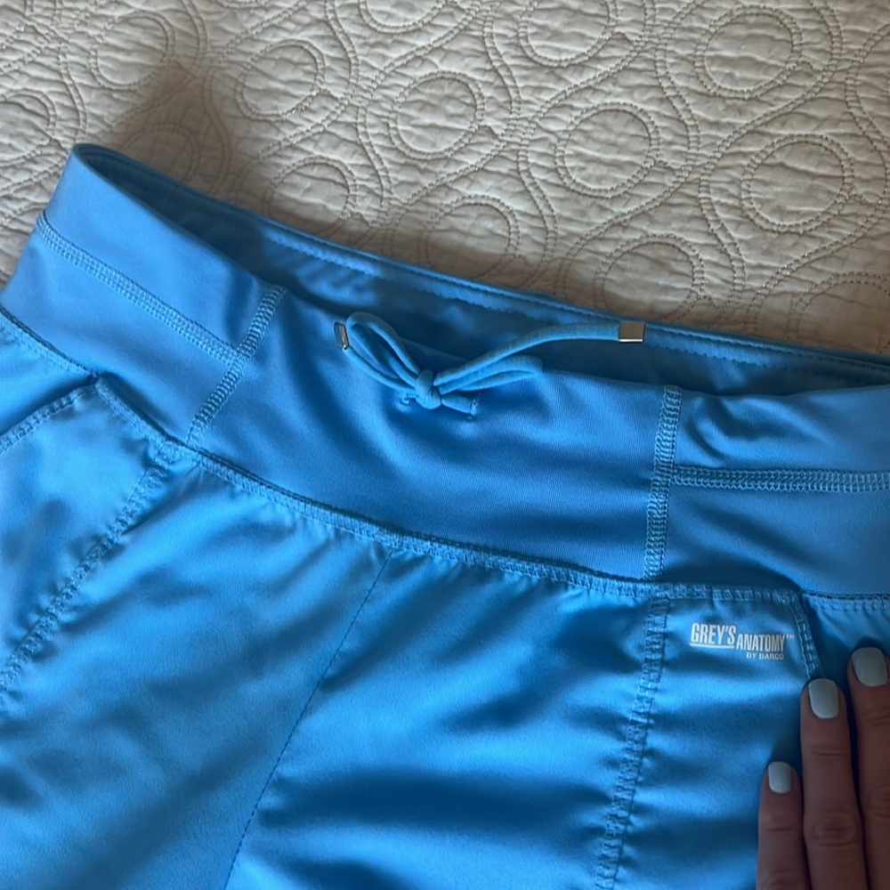Grey’s Anatomy Scrub Set - Picture 5 of 10
